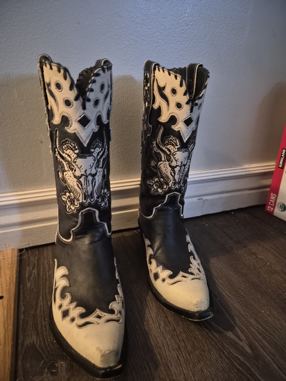 Western Two-Tone Black & Cream Embroidered Cowgirl Boots